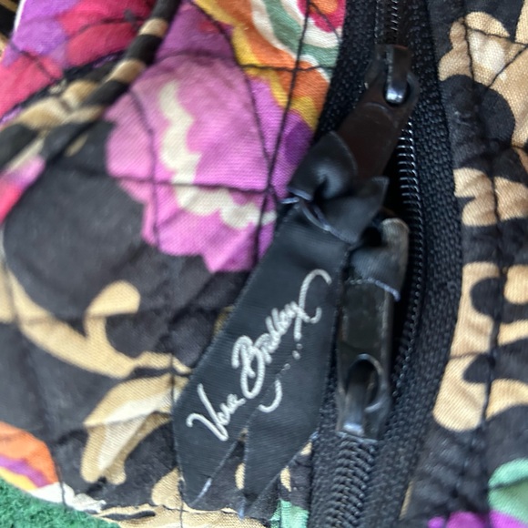 Vera Bradley 2011 double handled handbag with zipper that zips left or right. - Picture 4 of 13